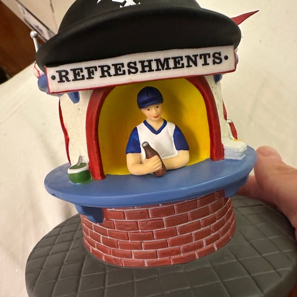 Department 56 Chicago White Sox Baseball Refreshment Stand MLB 2004 - Picture 7 of 9